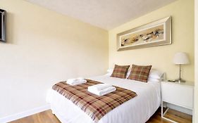 Stunning Studio Apartment Castle View